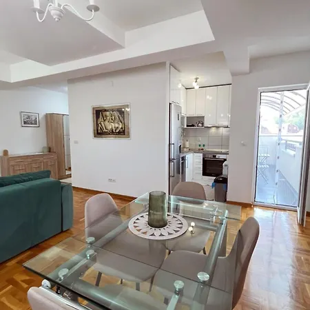 Mia Centar * Κρούσεβατς