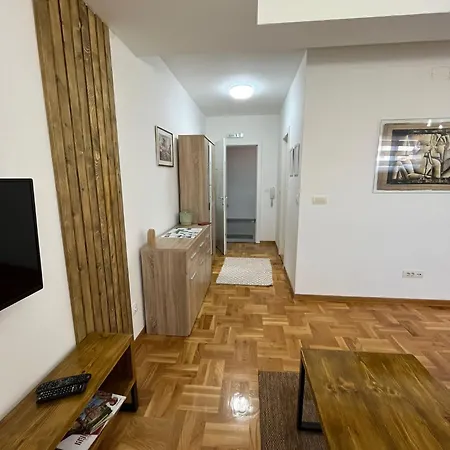 Διαμέρισμα Mia Centar *